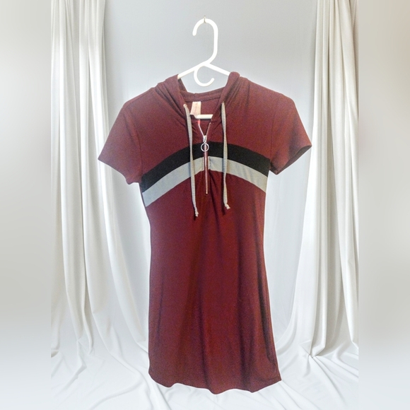 Burgundy Summer Dress NWOT Juniors Small - Picture 1 of 2